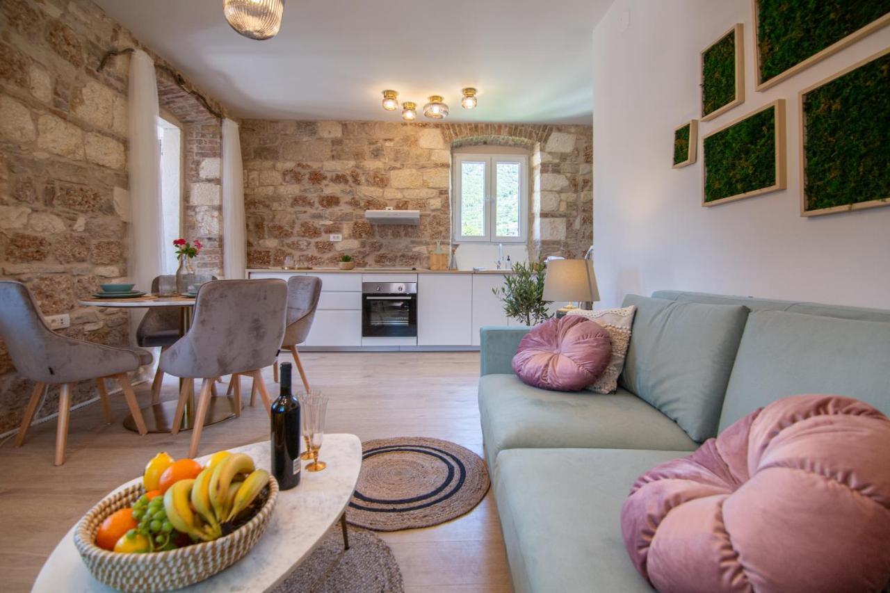 Apartments Mali Raj Komiža Esterno foto