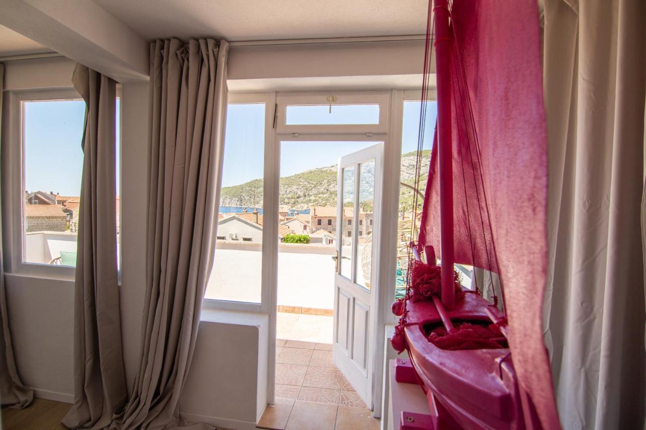 Apartments Mali Raj Komiža Esterno foto