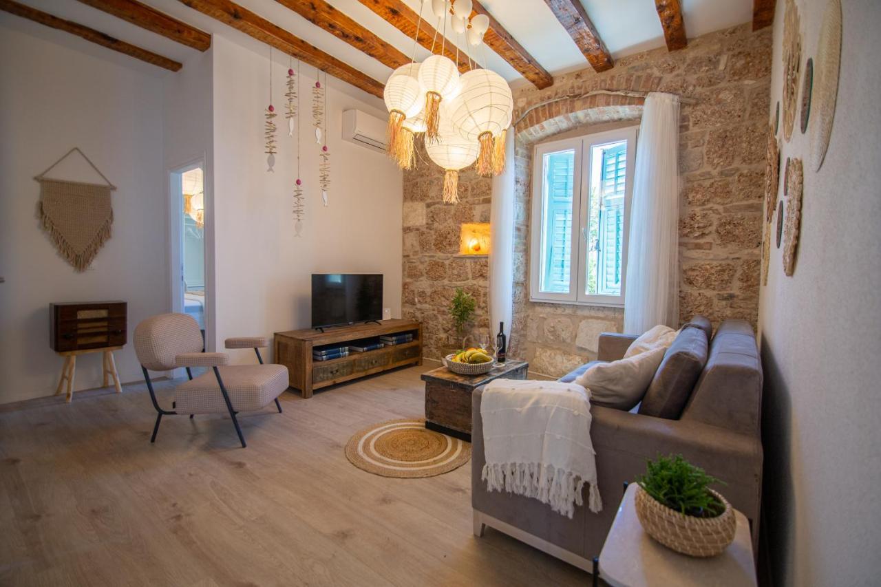 Apartments Mali Raj Komiža Esterno foto