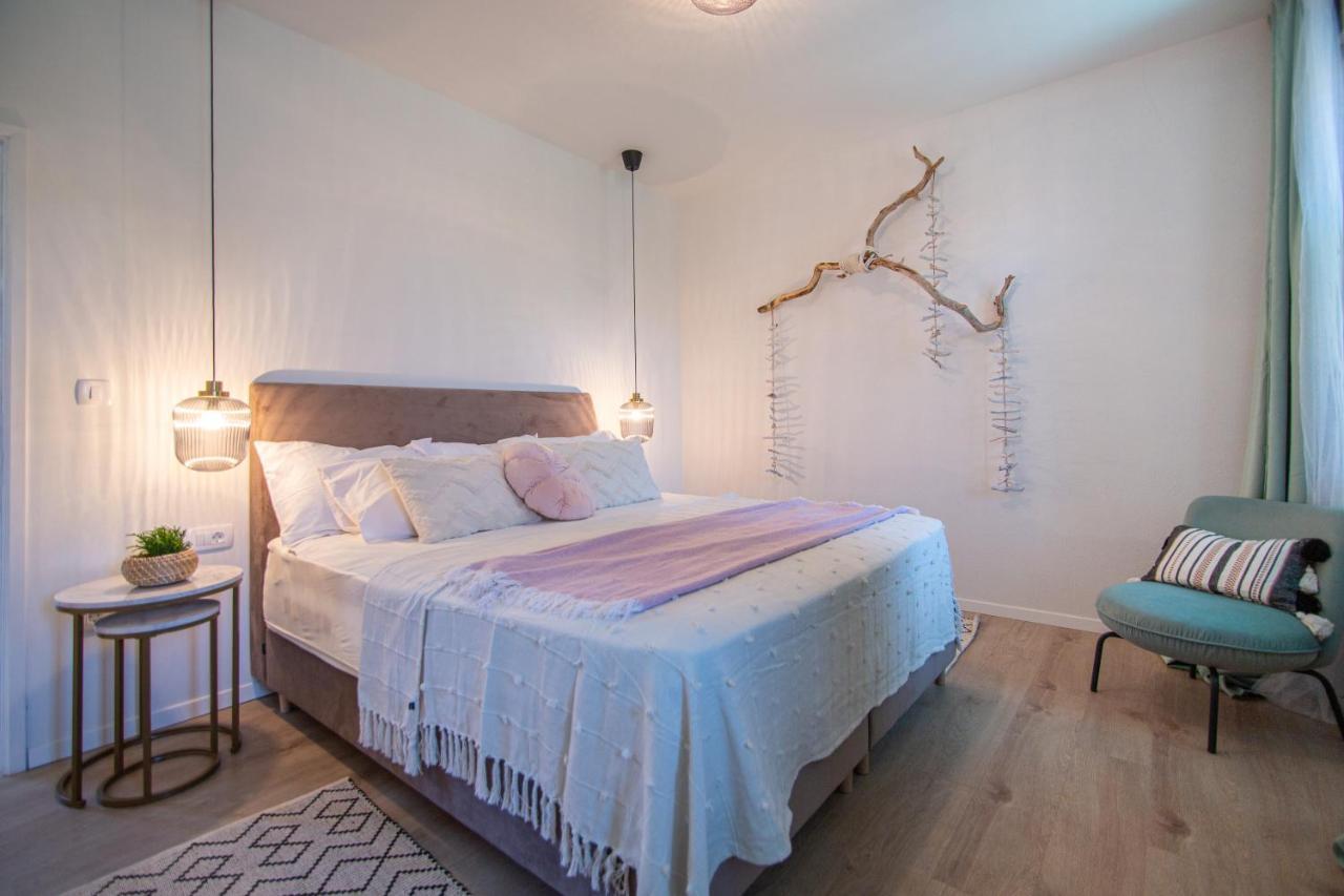 Apartments Mali Raj Komiža Esterno foto